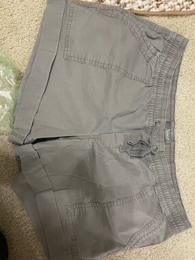 Natural Reflections Gray Elastic-Waist Casual Shorts